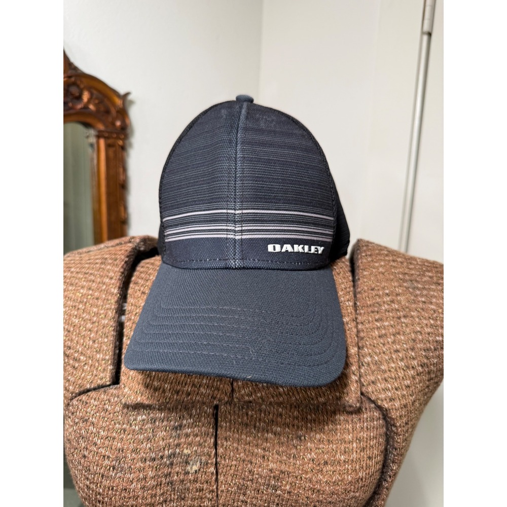 Oakley A-Flex Hat Mens SM Black Gray Striped Mesh Back Stretch Fit Baseball Cap